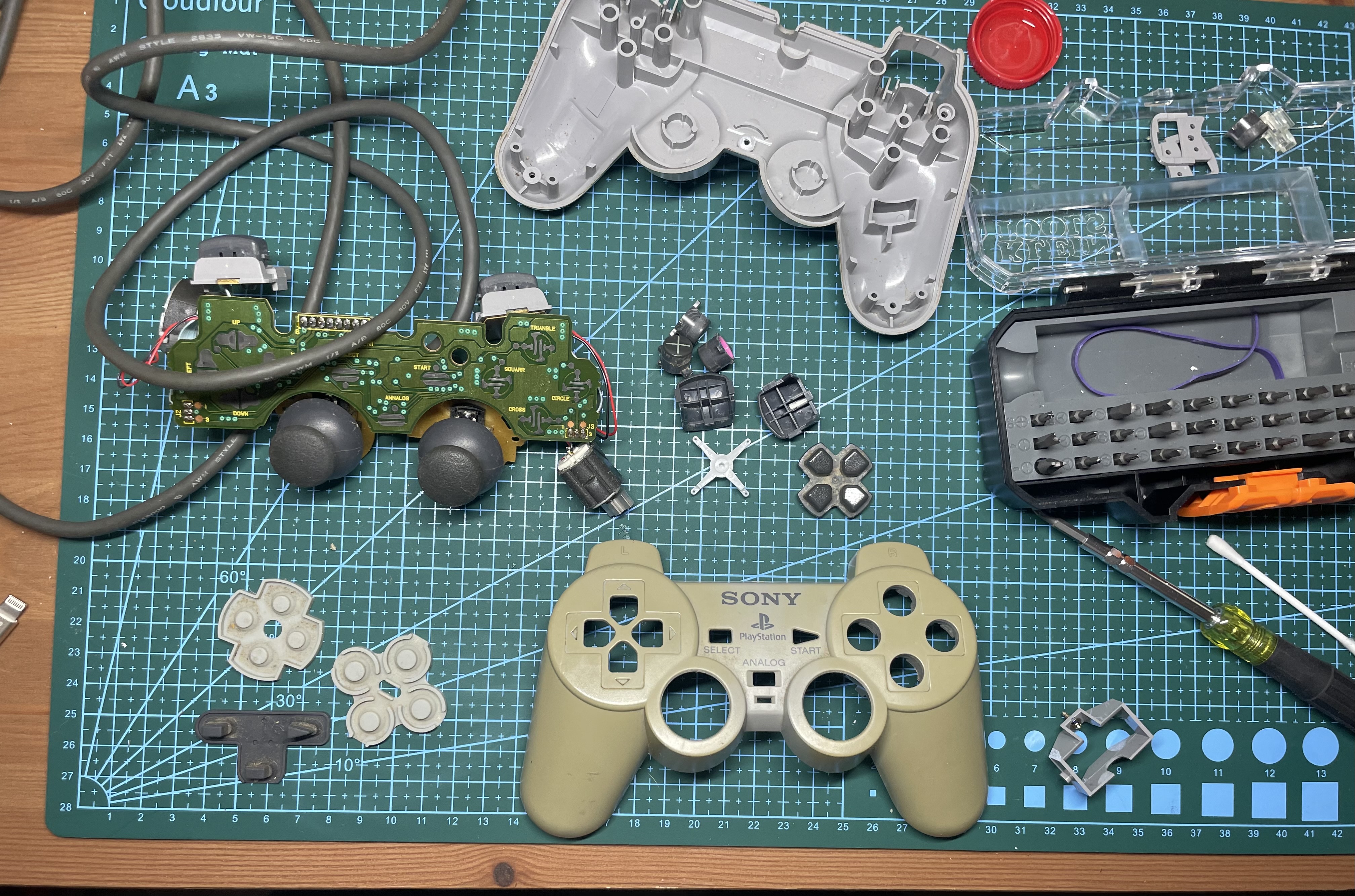 psx_dual_shock_teardown.jpg